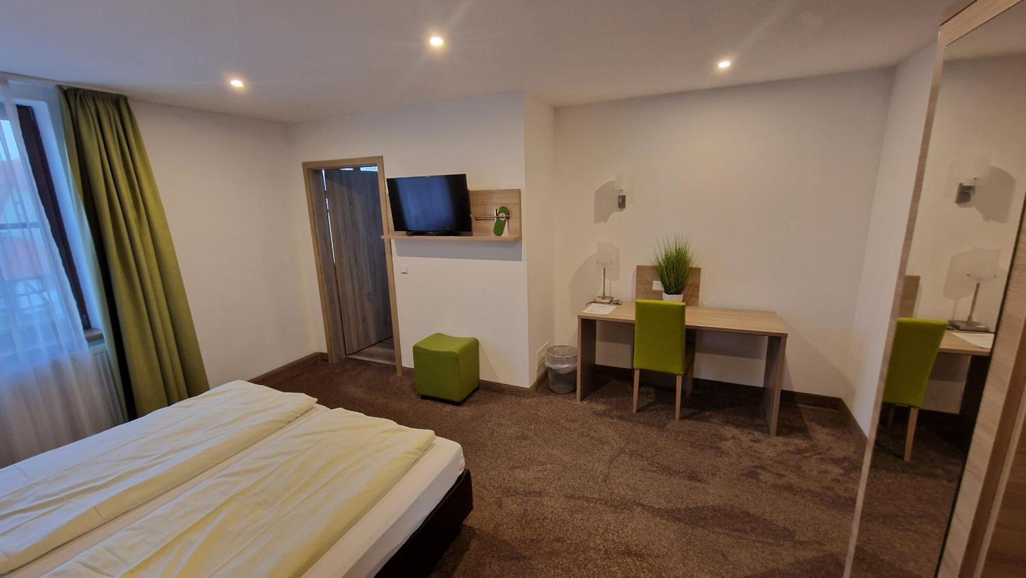 Schwarzer Adler - Hotel Garni Ipsheim Exteriör bild