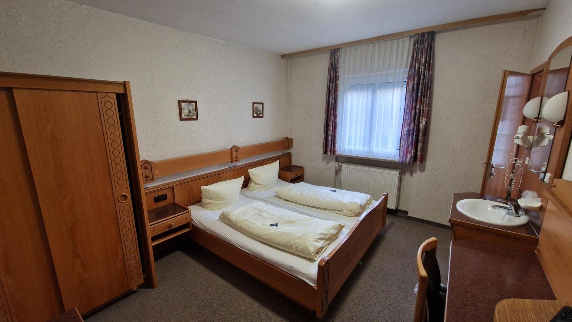 Schwarzer Adler - Hotel Garni Ipsheim Rum bild