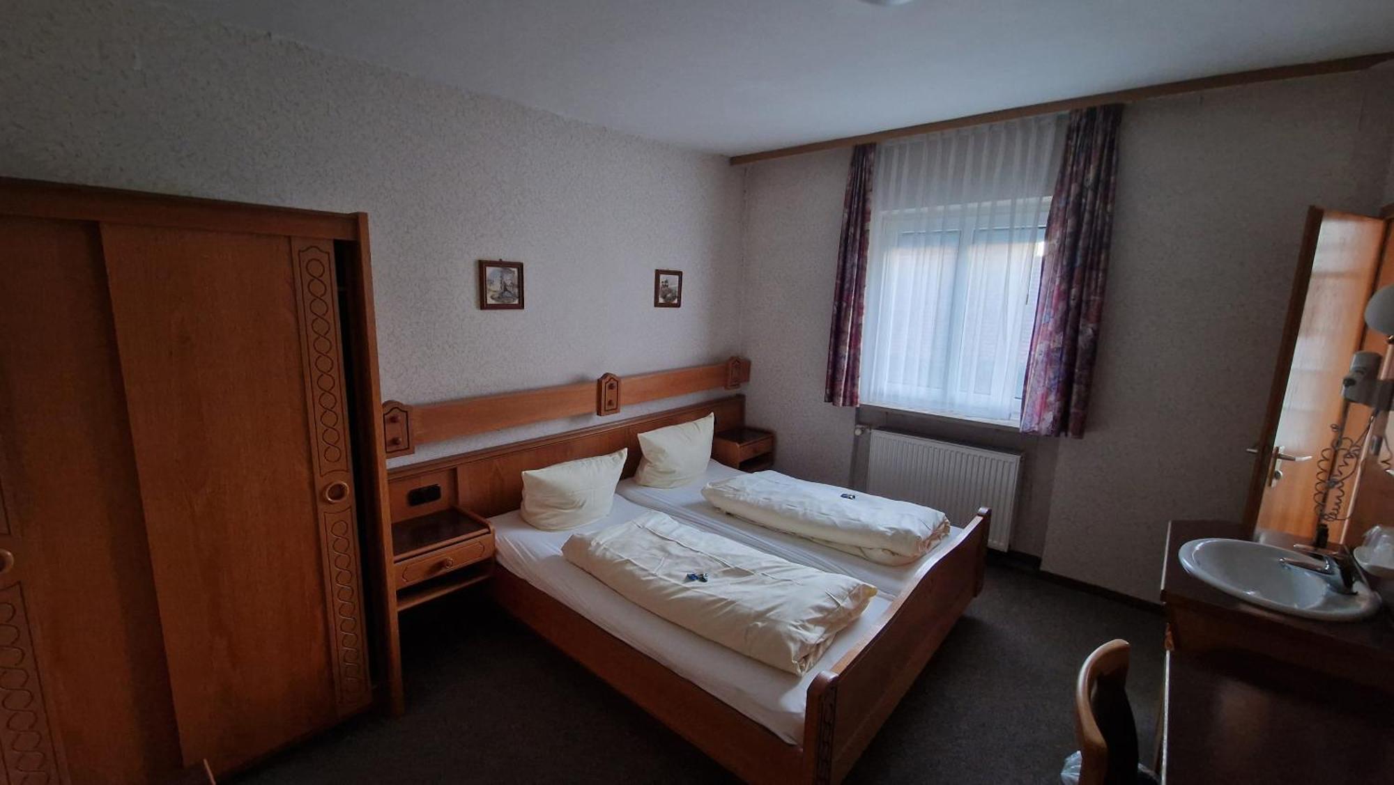Schwarzer Adler - Hotel Garni Ipsheim Rum bild