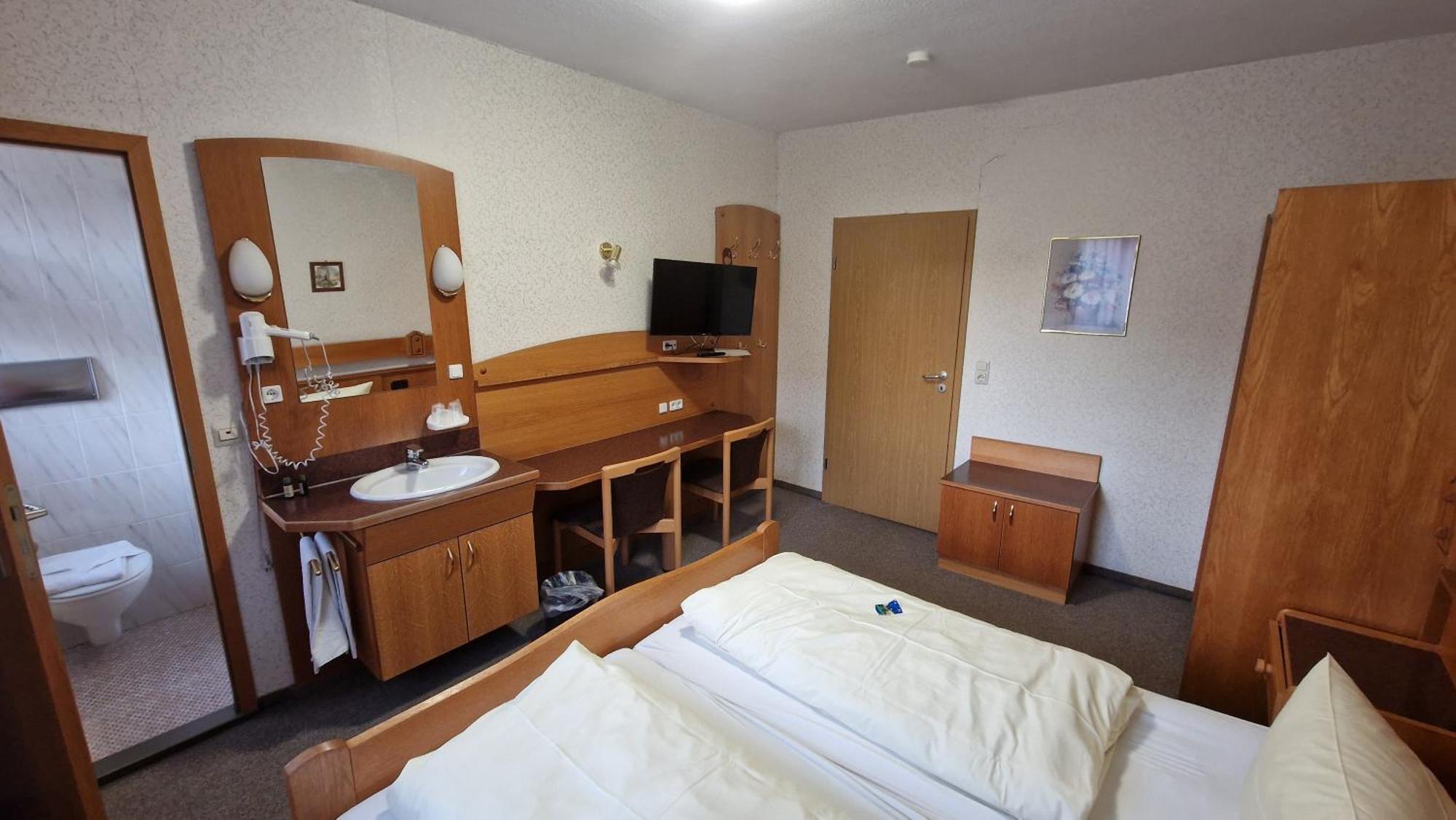 Schwarzer Adler - Hotel Garni Ipsheim Rum bild