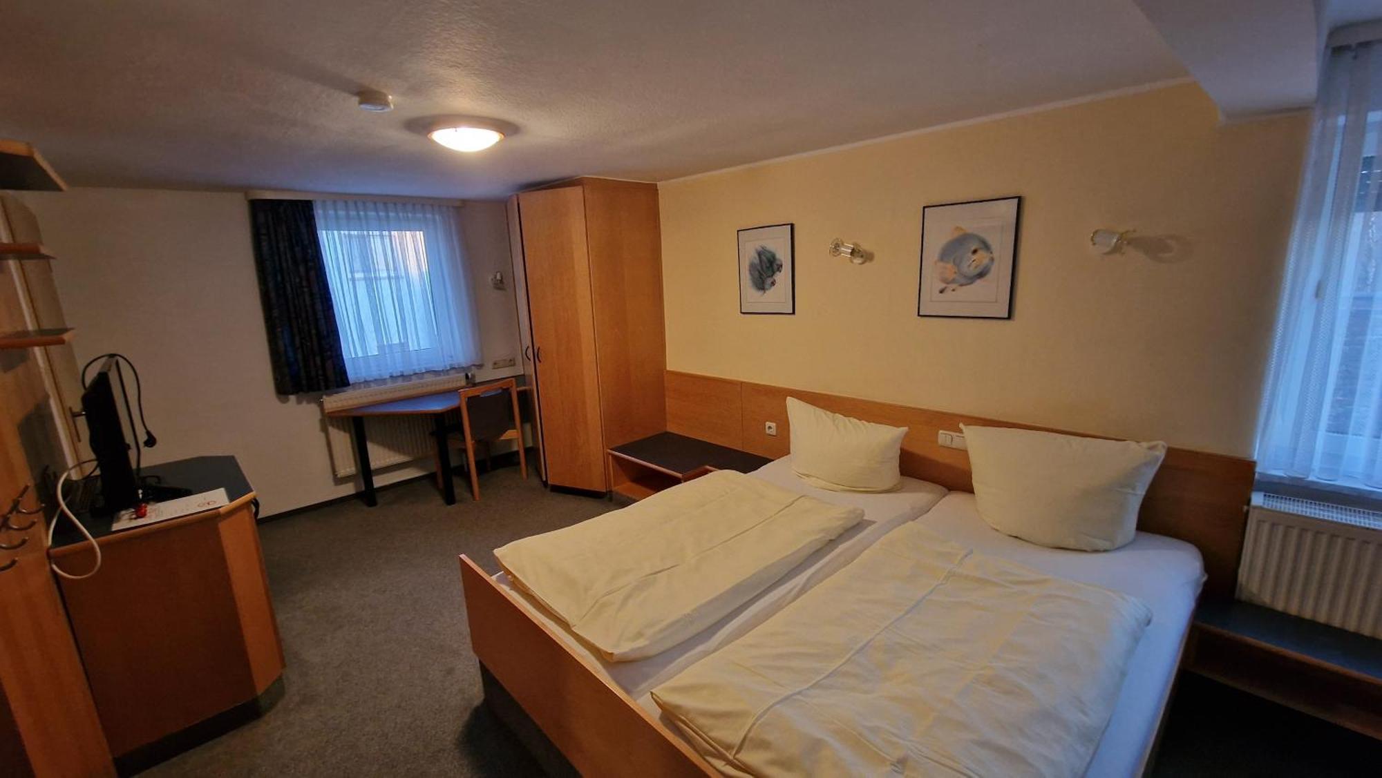 Schwarzer Adler - Hotel Garni Ipsheim Rum bild
