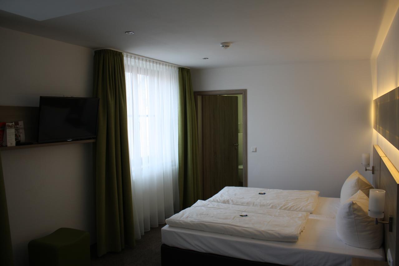 Schwarzer Adler - Hotel Garni Ipsheim Rum bild